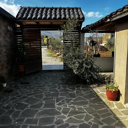 Bujtina Vjosa Guest house